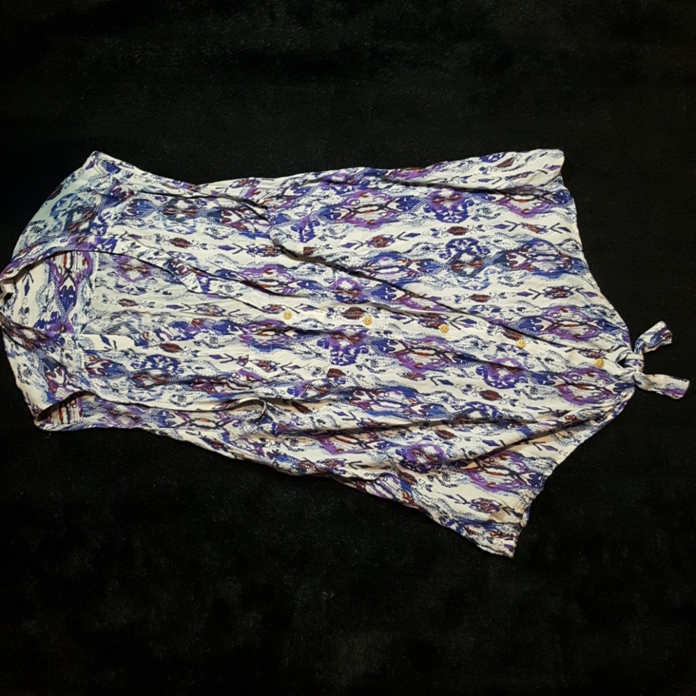 Diamond Patterned Woven Top - Picture 3 of 3